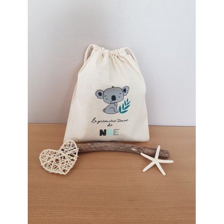 Pour garder en souvenir la première tenue de bébé quoi de mieux q'un joli pochon personnalisé?